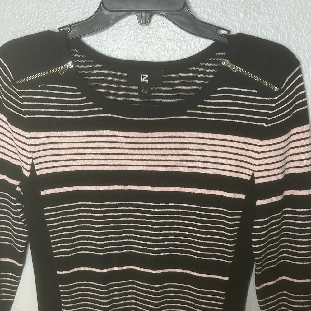 Iz Byer Black and Blush Striped Crew Neck Quarter Sleeve Lightweight Sweater - Picture 2 of 5